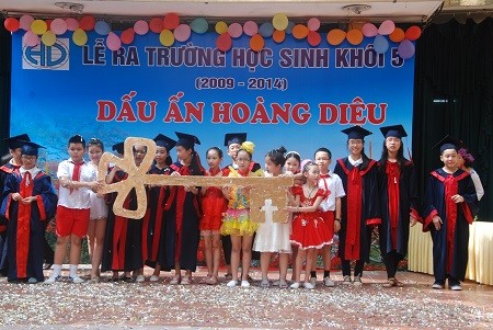 Học sinh lớp 5 tại Hà Nội tới ngày ra trường vẫn bị tận thu ảnh 1