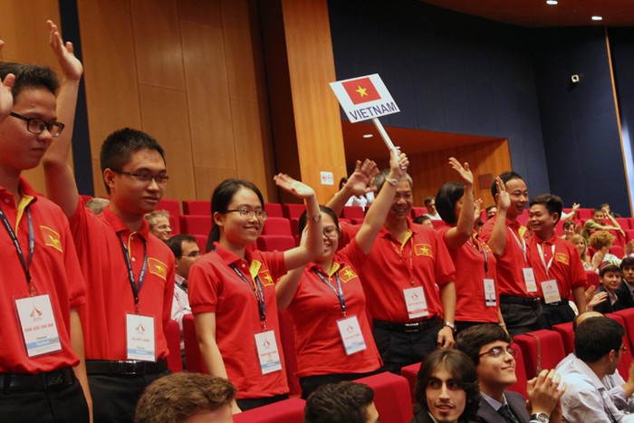 Hơn 70 màu cờ dự tranh Olympic Hóa học quốc tế tại Việt Nam ảnh 1