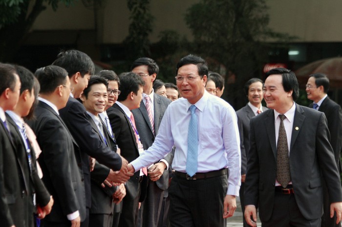 Lễ khai giảng của Đại học Quốc gia Hà Nội có sự hiện diện của ông Phạm Vũ Luận - Bộ trưởng Bộ GD&amp;ĐT.