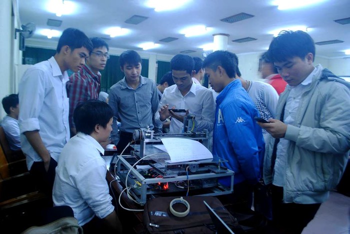 5 sinh viên Việt Nam chế tạo thành công máy in 3D ảnh 1