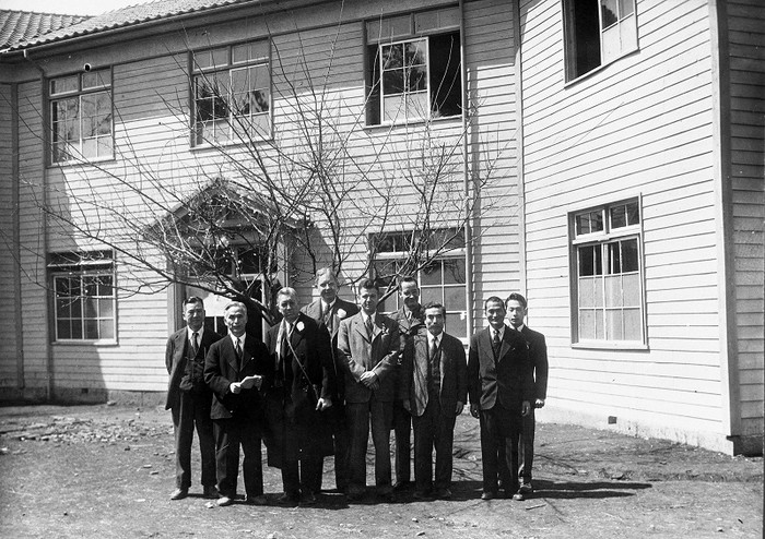 Thành viên sứ đoàn giáo dục Mỹ tại Nhật Bản tháng 3/1946. Ảnh Quốc Vương sưu tầm.