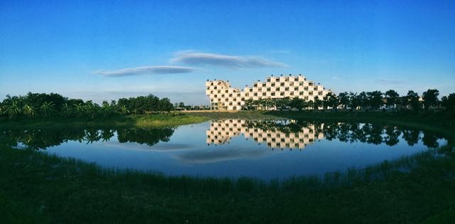 Trường Đại học FPT nhìn từ xa tại Khu công nghệ cao Hòa Lạc, Hà Nội.