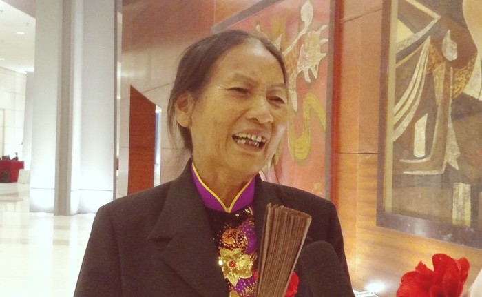 Cô giáo Nguyễn Thị Thông trao đổi với phóng viên. Ảnh Xuân Trung