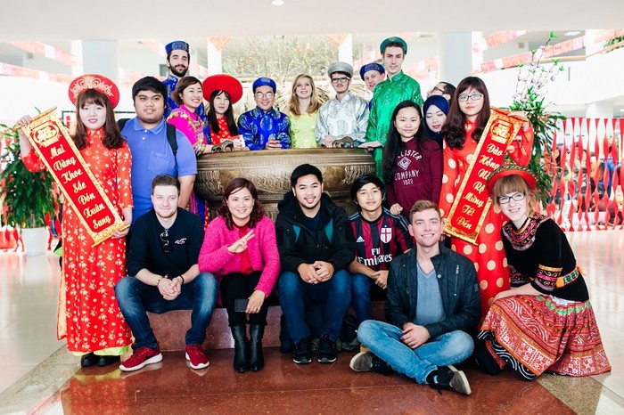 Sinh viên nước ngoài tại Đại học FPT đón Tết.