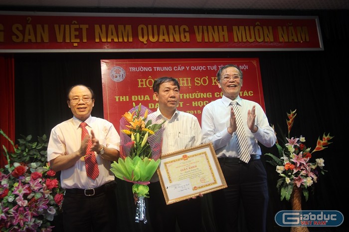 Bác sĩ Nguyễn Trường Kỳ đã vinh dự đoạt giải ba giáo viên dạy giỏi cấp thành phố.
