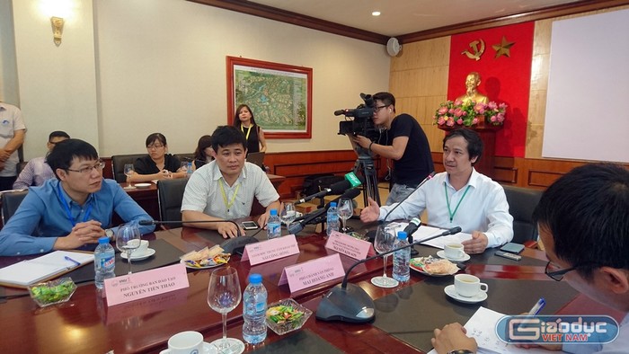 Phó giám đốc thường trực Nguyễn Kim Sơn chủ trì buổi họp báo chiều nay.