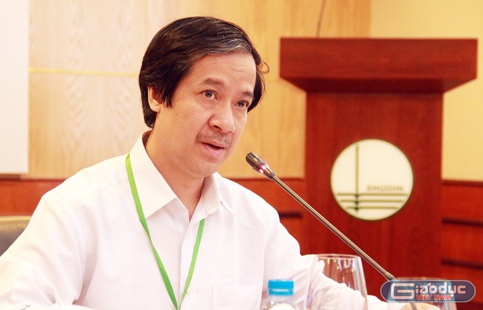Phó giám đốc Thường trực Đại học Quốc gia Hà Nội Nguyễn Kim Sơn chủ trì cuộc họp báo. Ảnh Xuân Trung