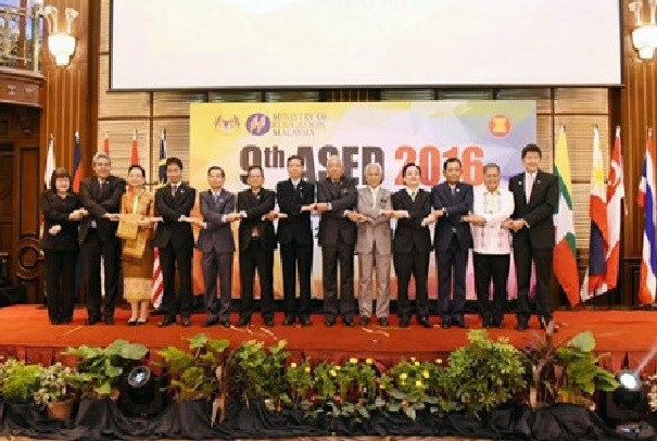 Hội nghị Bộ trưởng Giáo dục ASEAN lần thứ 9 (ASED 9), Hội nghị Bộ trưởng Giáo dục ASEAN+3 và Hội nghị Bộ trưởng Giáo dục các nước tham gia Cấp cao Đông Á (EAS) lần thứ 3 đã diễn ra tại Salango, Kuala Lumpur, Malaysia.