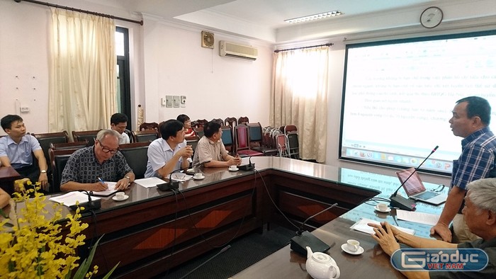 Hiệu trưởng Đại học Thăng Long trình bày về phần mềm.