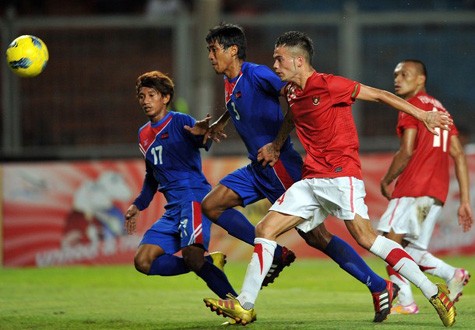 U.23 Indonesia (áo đỏ) đã khẳng định sức mạnh vượt trội ở bảng A