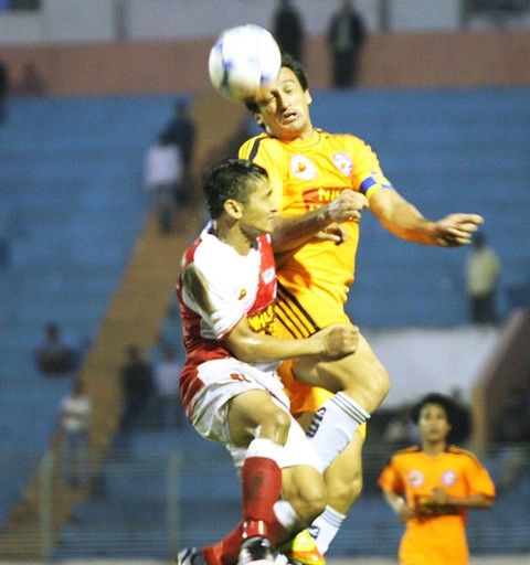 Trên sân Chi Lăng, đội chủ nhà SHB Đà Nẵng đã giành chiến thắng với tỉ số áp đảo 3-0 trước Kienlongbank Kiên Giang.