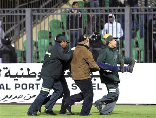 Bạo động bóng đá xảy ra ở sân Port Said giữa đội chủ nhà al-Masry và đội Al Ahli của Cairo, đội bóng thành công nhất của Ai Cập, vào ngày 1/2.