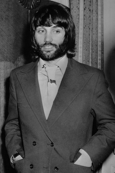 Huyền thoại George Best của Man Utd cũng là một cầu thủ có bộ râu rất đặc biệt