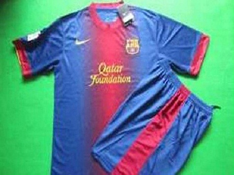 Mẫu áo đấu của CLB Barca được rao bán trên Ebay
