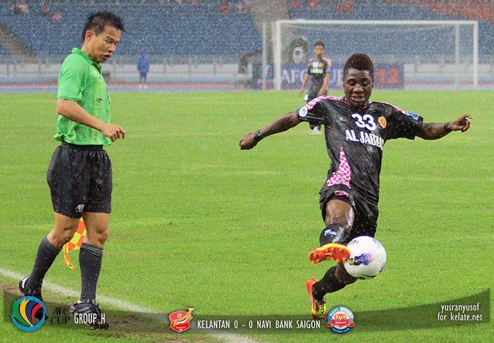 Với lợi thế sân nhà các cầu thủ Kelantan đã liên tục dồn ép đội khách N. Sài Gòn. Tuy nhiên cơn mưa lớn đã làm chất lượng chuyên môn của trận đấu giảm đi rất nhiều.
