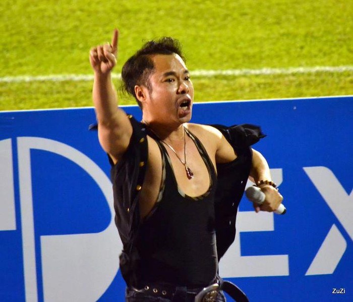 Anh cũng mới được bầu Thụy mời làm chủ tịch danh dự của Sài Gòn FC với mục đích lôi kéo các khán giả đến cổ vũ cho CLB