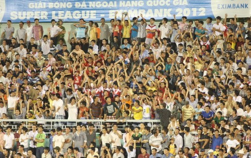 Sự cuồng nhiệt của các CĐV Sài Gòn FC trên các khán đài sân Thống Nhất