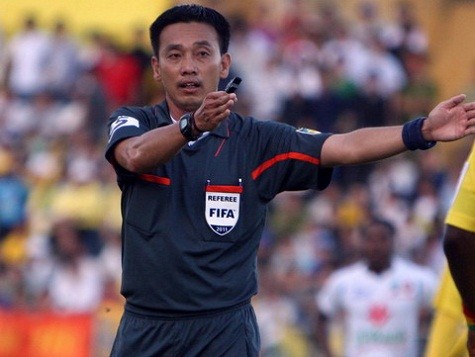 Trọng tài Võ Minh Trí, người vốn được coi là trọng tài đẳng cấp FIFA số một Việt Nam đã có một quyết định 'bẻ còi' đến truyền thông thế giới cũng ngán ngẩm.