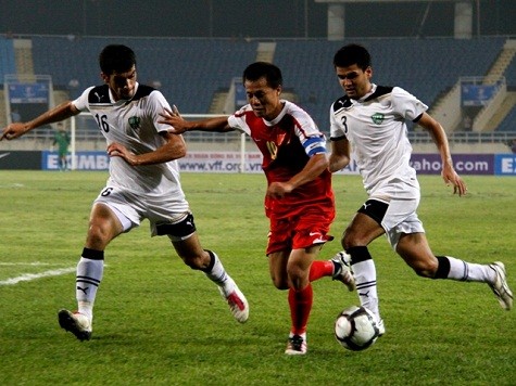 Olympic Uzbekistan (áo trắng) từng có kỷ niệm đẹp tại Mỹ Đình khi giành ngôi vô địch VFF Cup 2011.