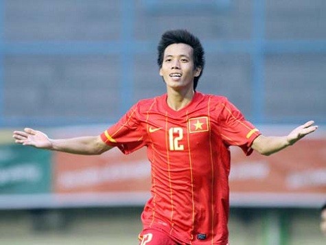 Tiền vệ trẻ Nguyễn Văn Quyết đang có cơ hội lớn giành danh hiệu QBV VN 2011