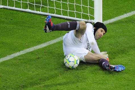Pha cứu thua xuất thần của thủ môn Petr Cech
