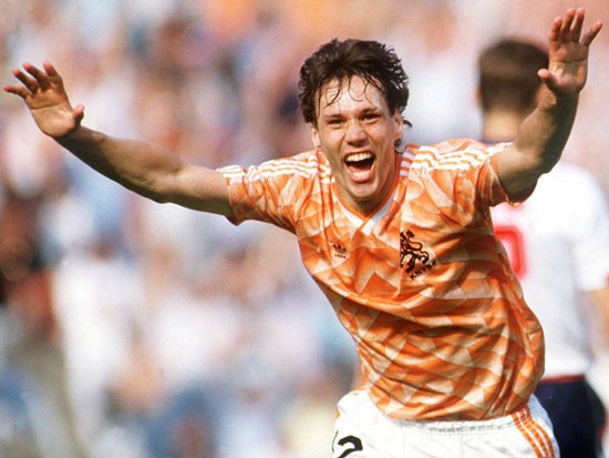 Tiền đạo Marco van Basten (ĐT Hà Lan) - Vô địch EURO năm 1988, Vua phá lưới EURO 1988 (5 bàn)