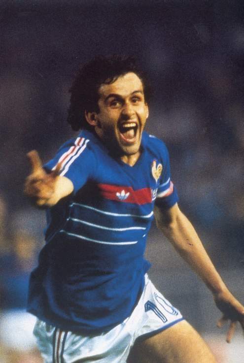 Huyền thoại Michel Platini (ĐT Pháp) - Vô địch EURO 1984, Vua phá lưới EURO 1984 (bàn), cầu thủ ghi nhiều bàn thắng nhất lịch sử các kỳ EURO (9 bàn).