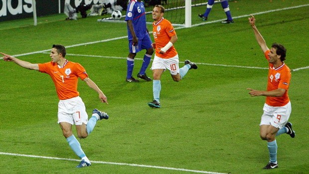 Hà Lan đè bẹp Pháp với tỷ số 4-1 để chiếm ngôi đầu bảng C sớm 1 lượt đấu