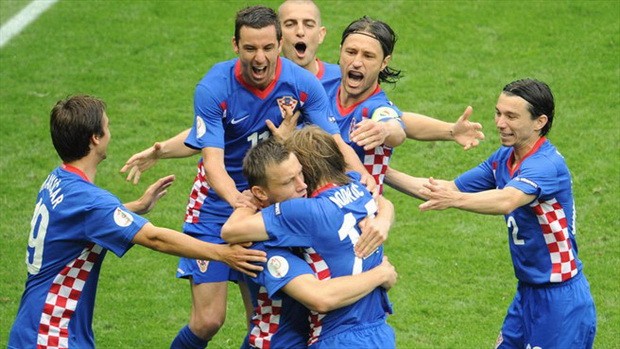 Tiền vệ Luka Modric ghi bàn duy nhất trên chấm 11m giúp Croatia đánh bại Áo 1-0 trong trận mở màn của họ ở bảng B