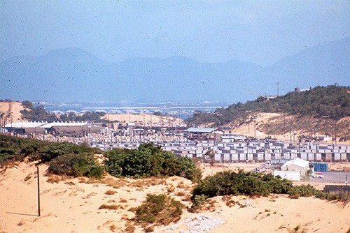 Một góc doanh trại quân đội ở quân cảng Cam Ranh năm 1969.