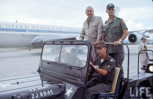 Năm 1966, Tổng thống Mỹ Johnson đã tới thăm Cam Ranh và đây cũng là chuyến thăm đầu tiên của một Tổng thống Mỹ khi tới Việt Nam.