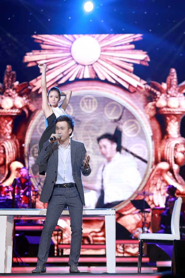 Dương Triệu Vũ là nam ca sĩ hiếm hoi có được thứ gọi là hấp dẫn nghệ sĩ trên sân khấu