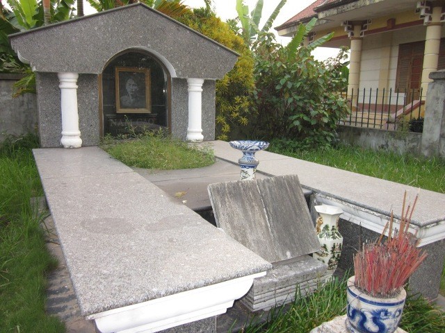 Lăng mộ nhà văn Nam Cao