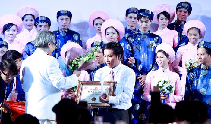 Lễ cưới của 80 cặp đôi cũng đã lập kỷ lục Guiness Việt Nam là đám cưới có nhiều cặp uyên ương nhất. Ảnh: Hồng Thái (Sài gòn tiếp thị)