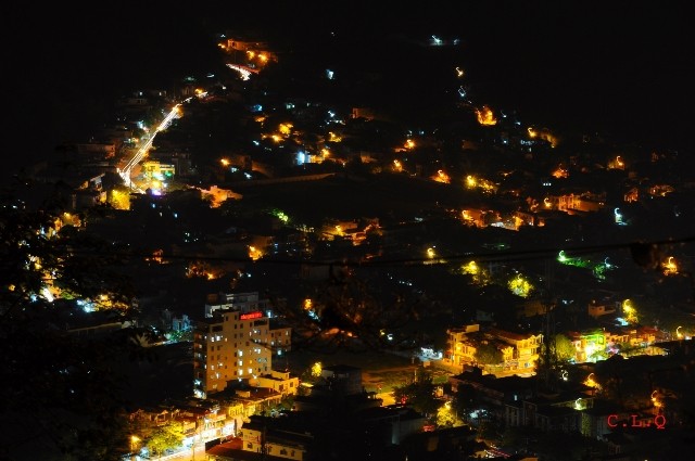 Thành phố Hà Giang cũng đẹp lung linh trong đêm tối.