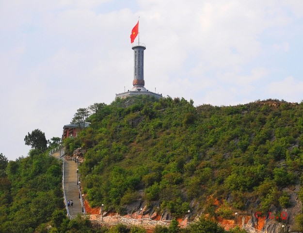 Cột cờ Lũng Cú – Hà Giang, điểm cực Bắc của Việt Nam