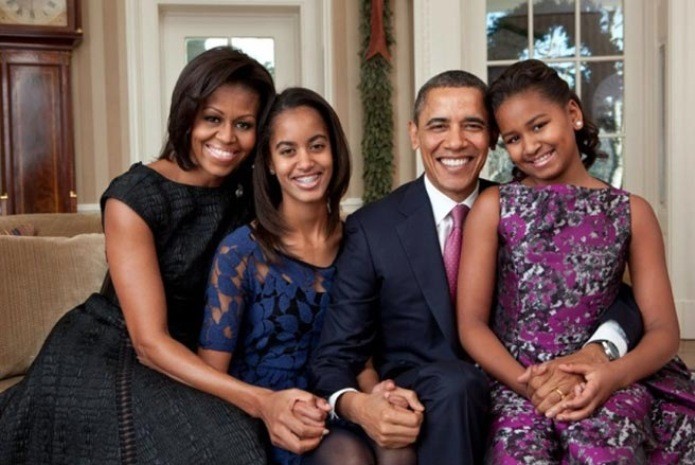 "Gia đình Obama": Bức ảnh chân dung gia đình Tổng thống Barack Obama trên trang nhà của ông đã nhận được hơn 1,8 triệu lượt người thích cùng hơn 75 nghìn lời bình - Ảnh: SAI