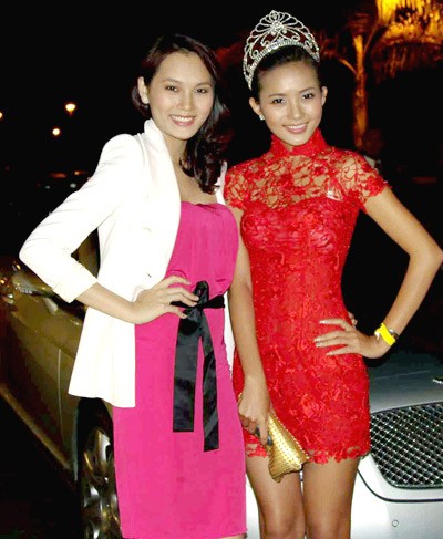 Như Thảo với vương miện Á hậu cuộc thi Hoa hậu người Việt Hoàn cầu 2011.