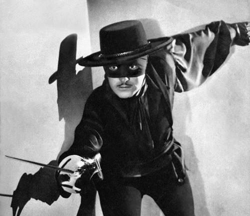 3 - Douglas Fairbanks; với các phim đáng xem: The Mark of Zorro, The Thief of Bagdad…