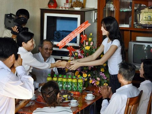 Đăng quang Hoa hậu Việt Nam vào tối 25/8, đến nay, Thu Thảo mới thu xếp được thời gian về thăm quê nhà.