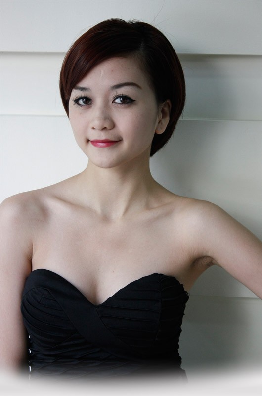 Hình ảnh của Thiều Bảo Trang tại Vòng giấu mặt The Voice. Tại vòng thi này, cô chinh phục cả 4 vị giám khảo bằng ca khúc Rolling in the deep