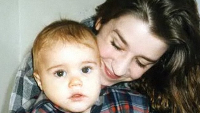 Pattie Mallette và con trai Justin Bieber