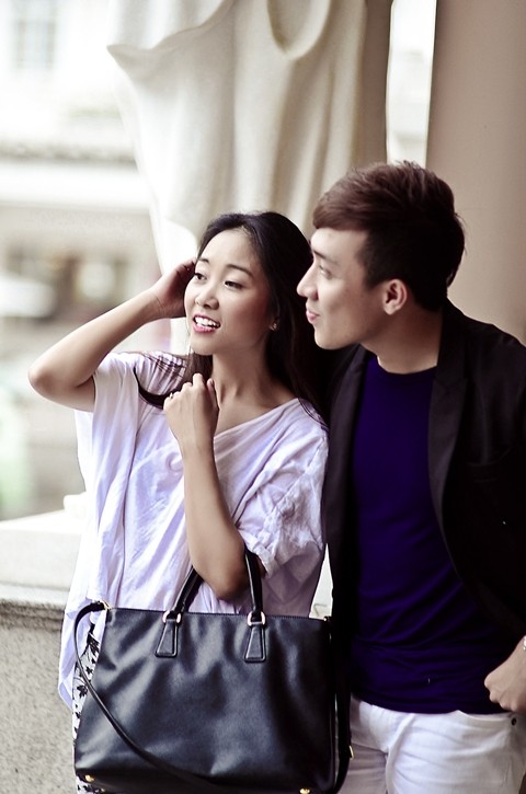 Những hình ảnh mới nhất của Đoan Trang và Trấn Thành khi họ đang hẹn hò trong một buổi chiều mưa Sài Gòn để bàn bạc những kế hoạch sắp tới.(Theo ione)