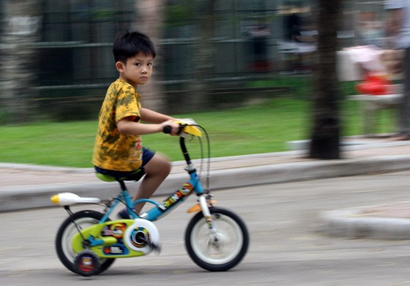 Khi Thiện Nhân 3 tuổi, thấy anh Hải Minh đi xe đạp nên đã rất mê. Vào sinh nhật năm đó, cậu bé được tặng một chiếc xe đạp.