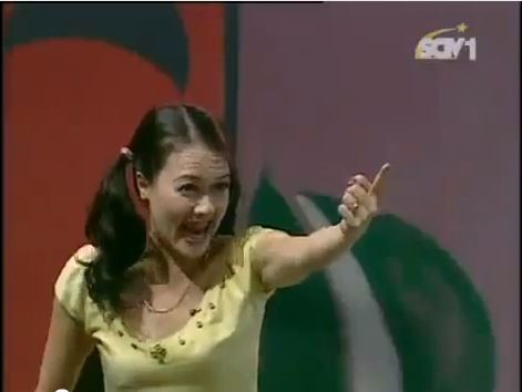 Thuở ban đầu, trên sân khấu hài, Vân Dung thường "cặp" với Nghệ sĩ Phạm Bằng. Chị thường hóa thân thành nhân vật "sếp bà" đỏng đảnh, hay ghen, ưa vòi vĩnh.