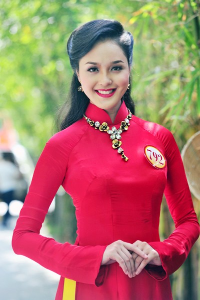 Theo Carousel Productions, đơn vị giữ bản quyền tổ chức Hoa hậu Trái đất, cuộc đua nhan sắc năm nay có nhiều điểm khác biệt, đó là các thí sinh sẽ chia thành nhiều nhóm, đến nhiều địa phương khác nhau trên lãnh thổ Philippines và chỉ quy tụ về Manila trong đêm chung kết 24/11. Chủ đề của Miss Earth 2012 là Năm quốc tế về năng lượng bền vững.