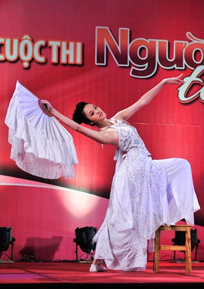 Bài múa trên nền nhạc “Giấc mơ trưa” của Đỗ Hoàng Anh lọt vào top 10 phần thi tài năng xuất sắc nhất của cuộc thi Người đẹp tài năng Hoa hậu Việt Nam 2012.