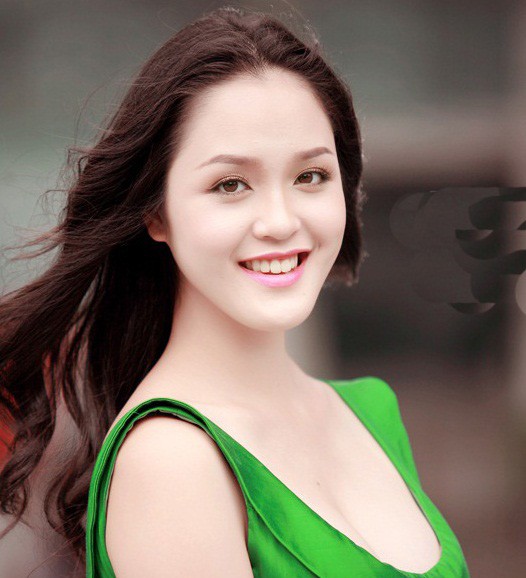 Đỗ Hoàng Anh 18 tuổi, là người mẫu Hà Nội. Cô là một trong hai thí sinh nhỏ tuổi nhất của cuộc thi Hoa hậu Việt Nam 2012. Hoàng Anh hiện đang theo học tại Đại học Văn hóa Hà Nội.