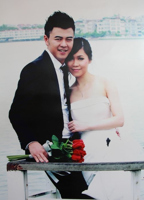 Đám cưới MC Tuấn Tú và cô dâu Thanh Huyền diễn ra trưa 8/8 trong không khí ấm cúng với sự chúc phúc của nhiều nghệ sĩ, ca sĩ, người mẫu trong làng giải trí.