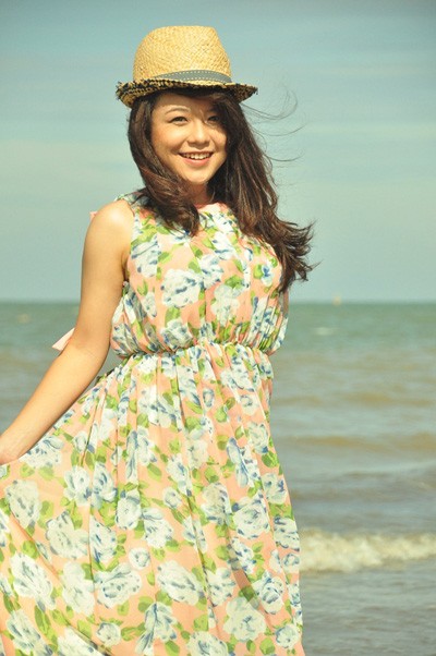 Thái Trinh khoe vẻ yêu kiều trong chiếc váy hoa.